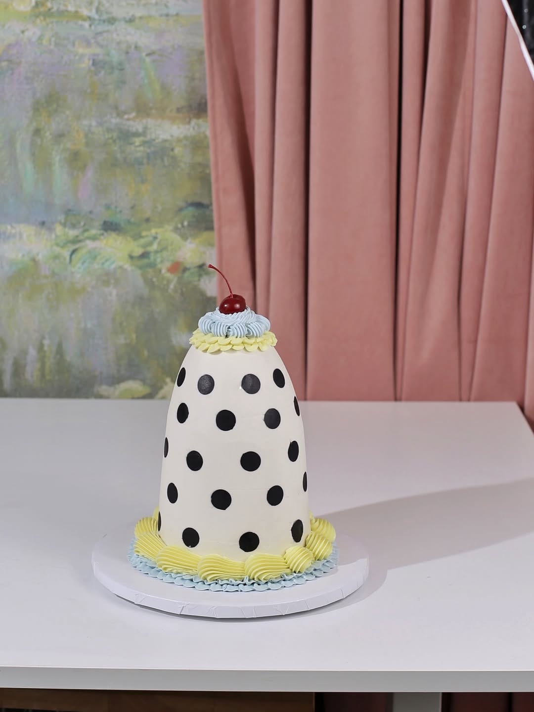 Post 6 by 🎀 Confetti Cake |  Utah Cakes 🎀 on Instagram (carousel)