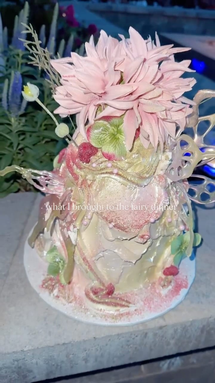 Post 3 by 🎀 Confetti Cake |  Utah Cakes 🎀 on Instagram (video)