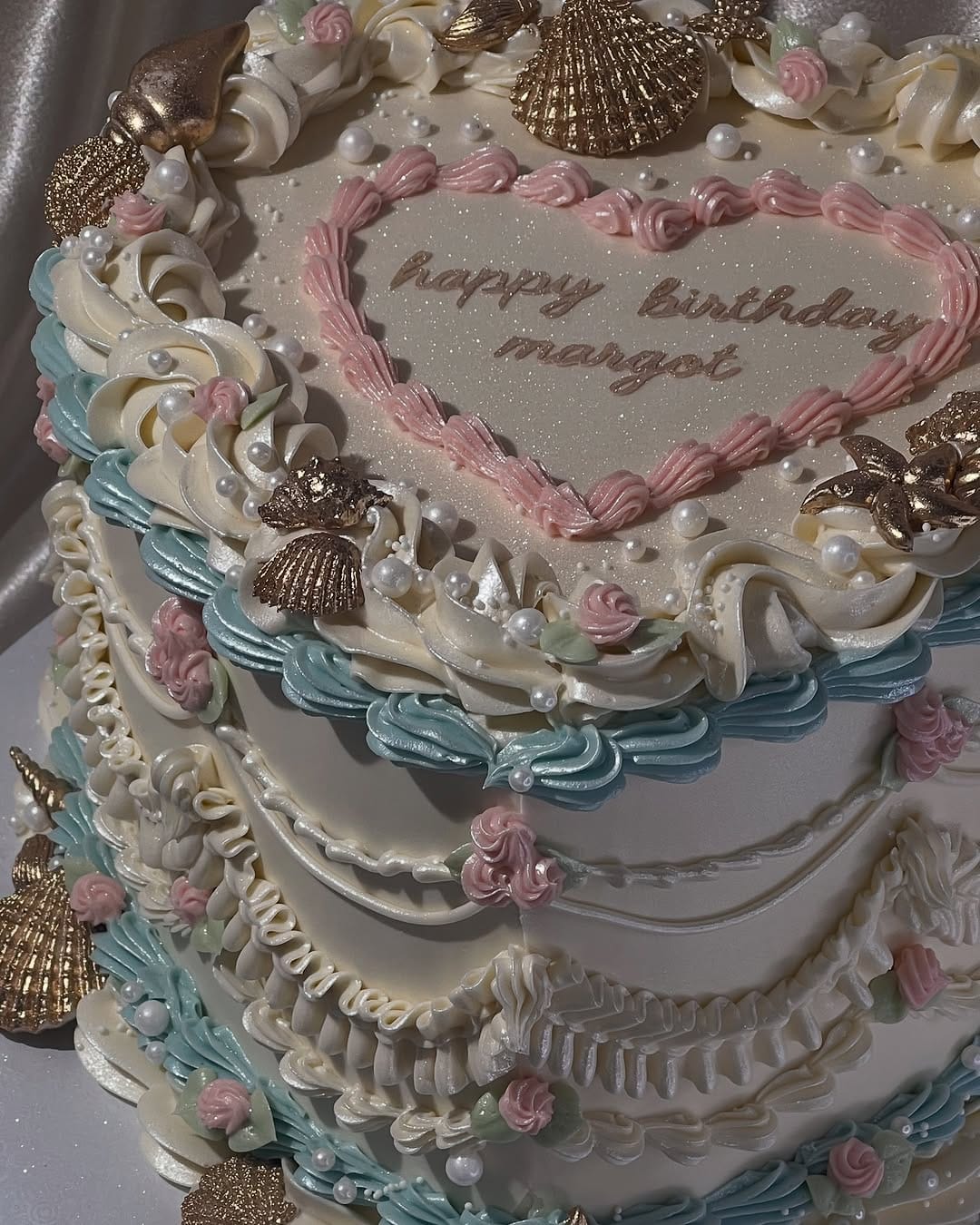 Post 9 by 🎀 Confetti Cake |  Utah Cakes 🎀 on Instagram (carousel)