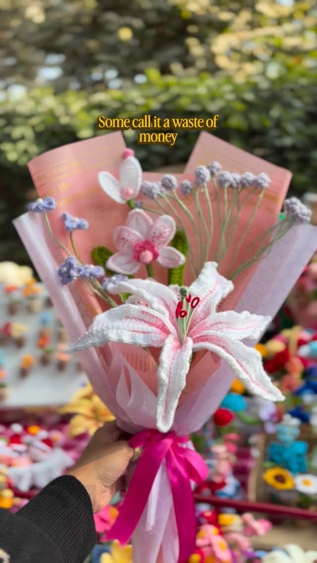 Post 9 by Oma studio | Crochet flowers | Gifting | Dehradun on Instagram (video)