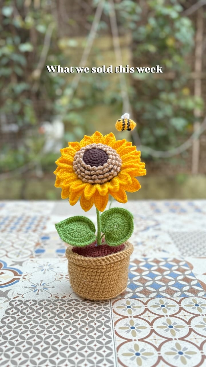 Post 5 by Oma studio | Crochet flowers | Gifting | Dehradun on Instagram (video)