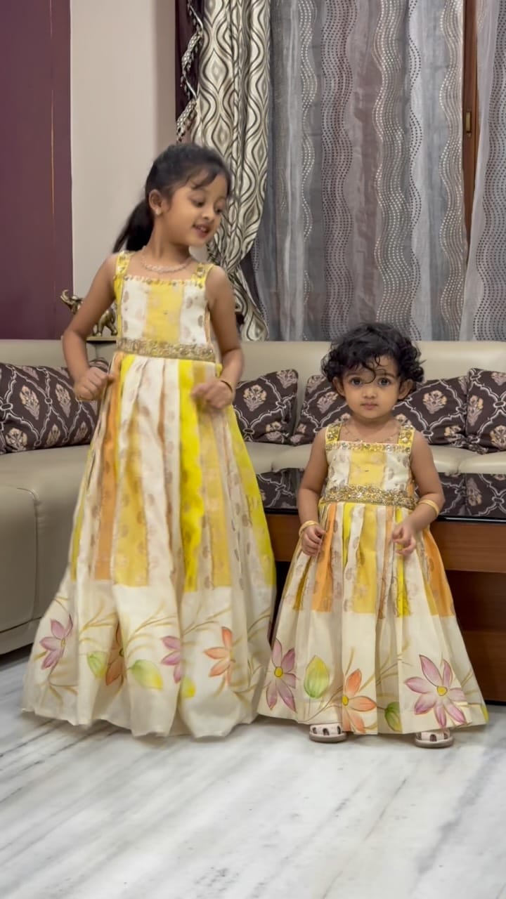 Post 1 by Mumma_ChaarV & AnV💕 on Instagram (video)