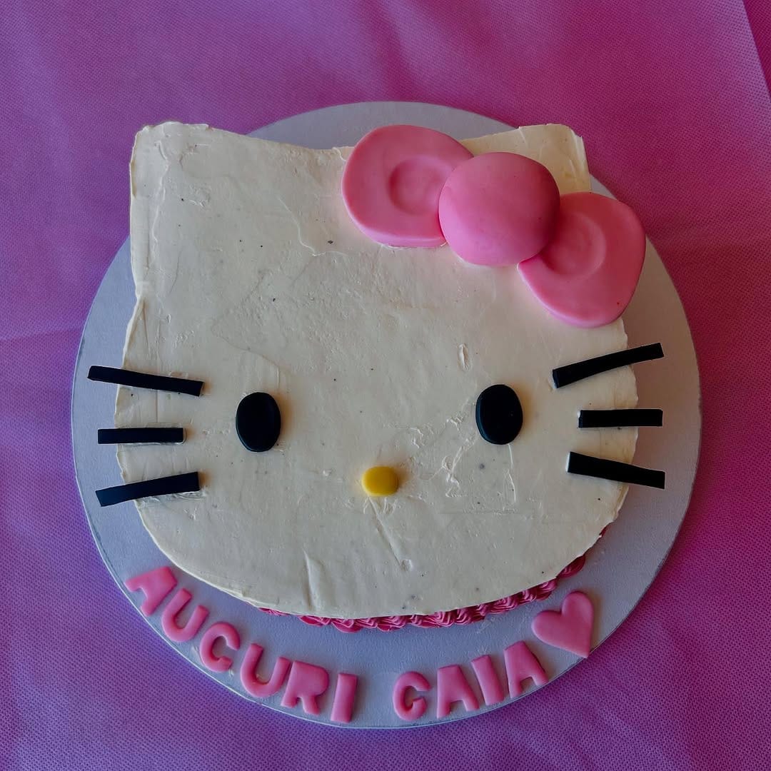 Post 8 by Cake decorator  |  Beatrice on Instagram (carousel)