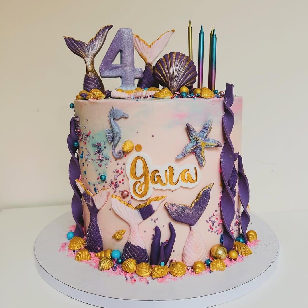 Post 10 by Cake decorator  |  Beatrice on Instagram (carousel)