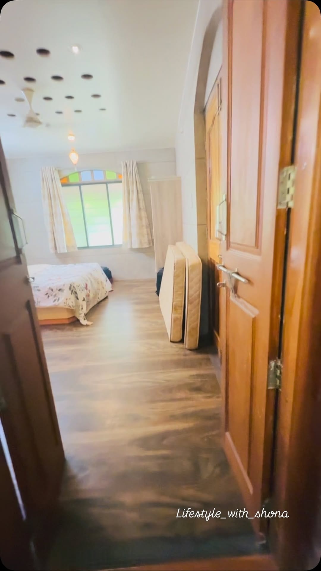 Post 10 by Sneha Roy on Instagram (video)