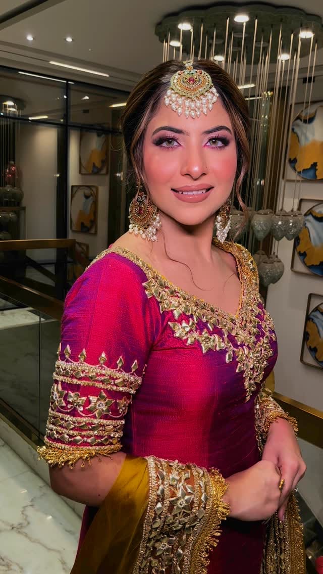 Post 10 by Gargi Dhingra on Instagram (video)