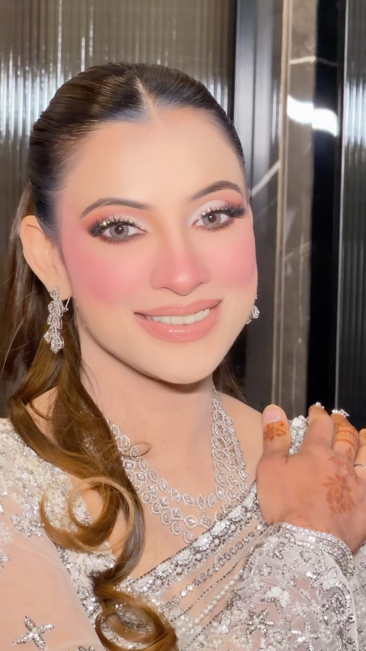 Post 6 by Gargi Dhingra on Instagram (video)