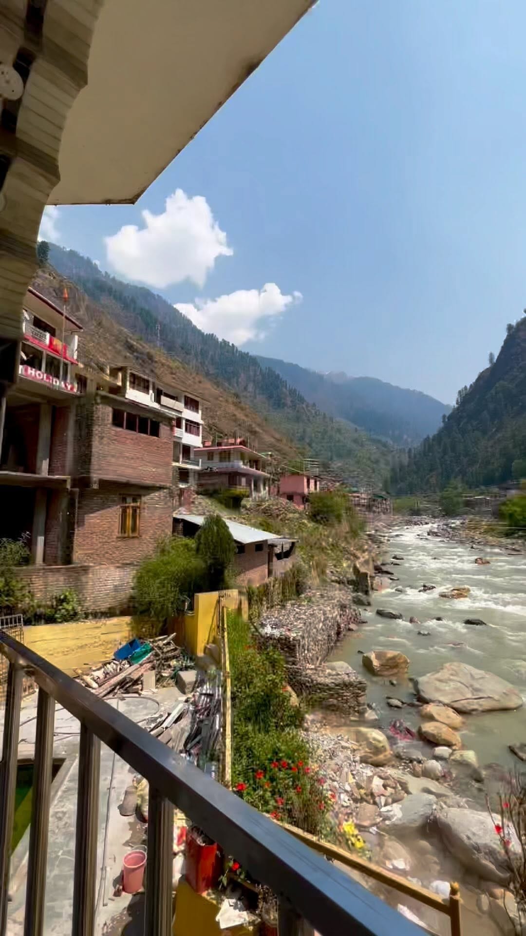 Post 10 by MOBILESHOTSINDIA on Instagram (video)