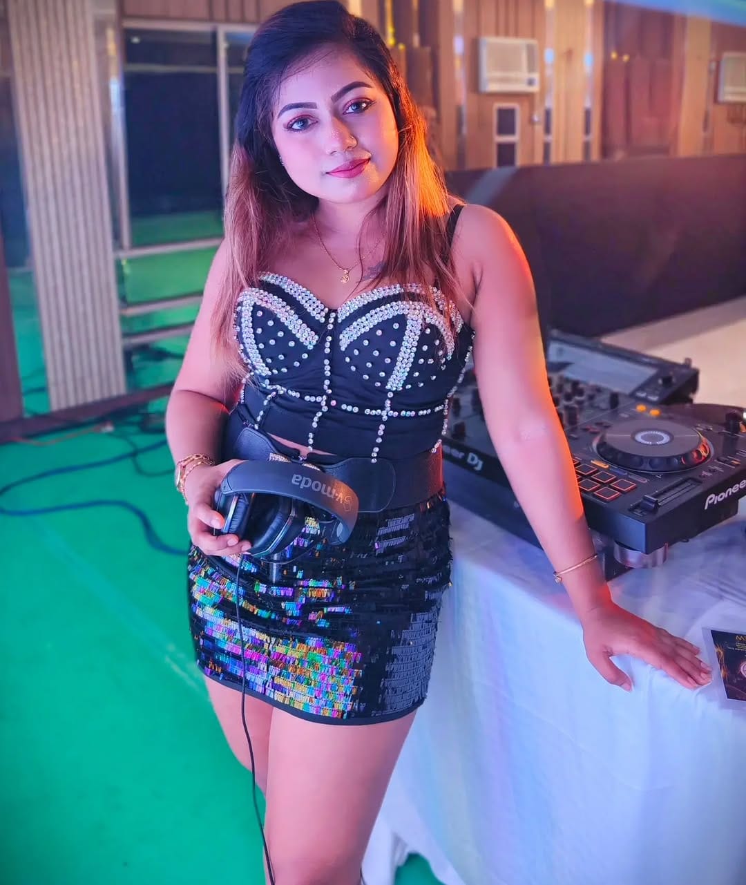Post 8 by DJ Jenny (Puja Chatterjee) ❤😍 on Instagram (image)