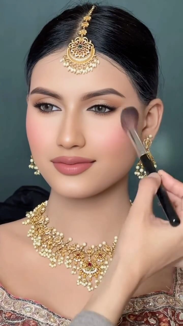 Post 10 by GAURI  KAKAS on Instagram (video)