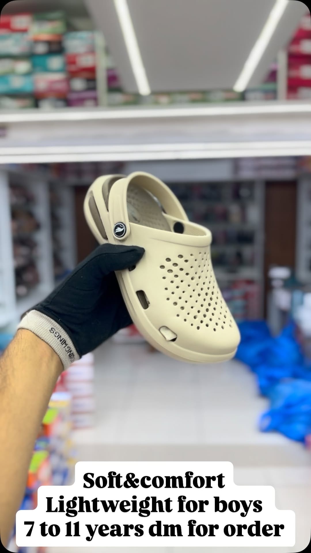 Post 2 by 👠Unnati footwear👡 on Instagram (video)