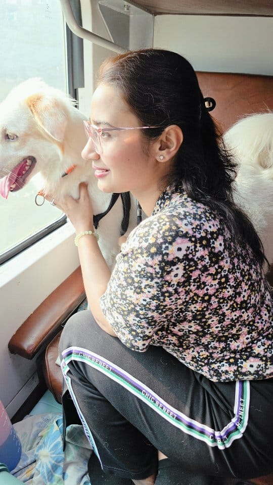 Post 8 by Pragya Mishra on Instagram (video)