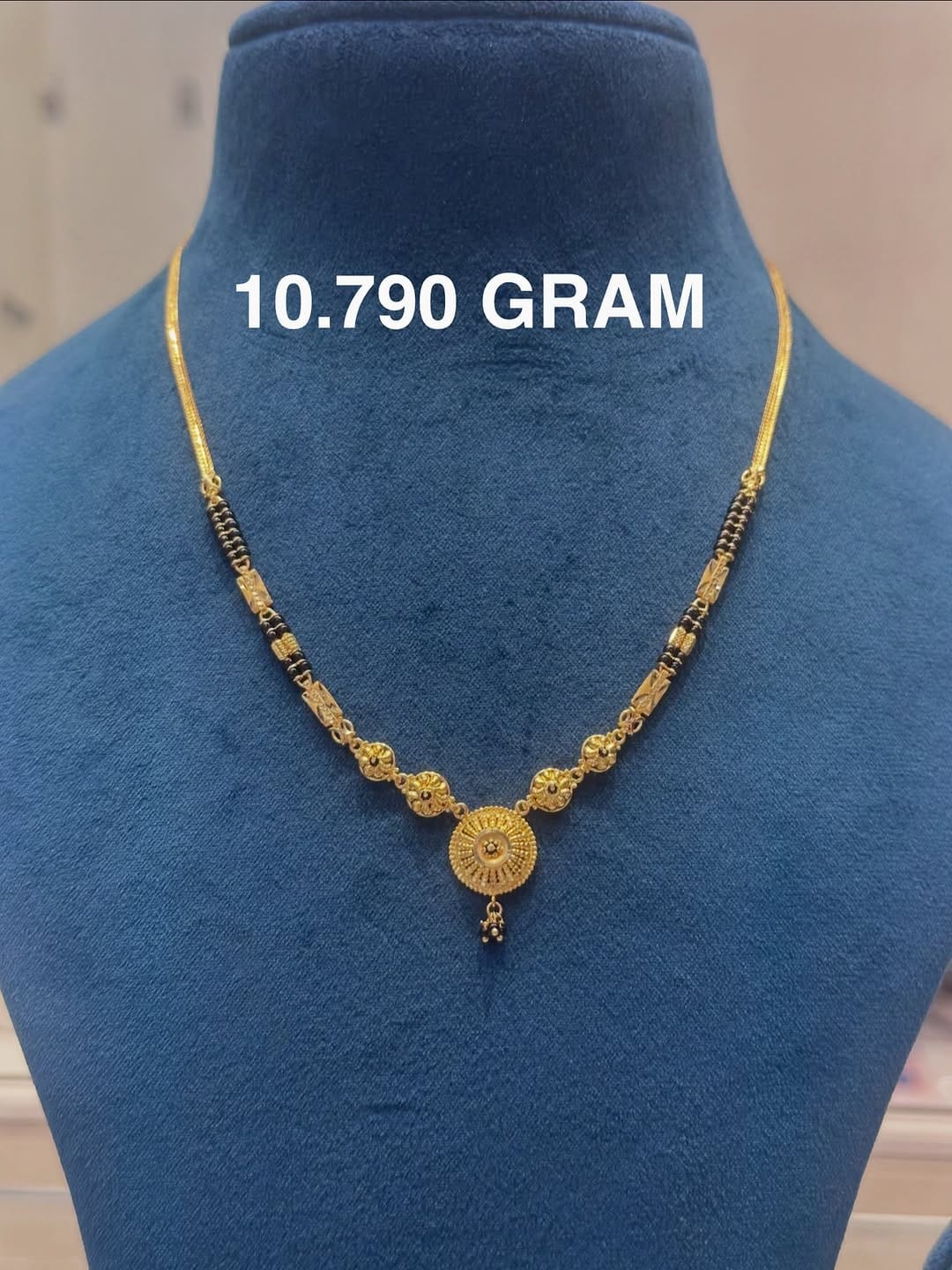 Post 10 by Kalawanti Jewellers on Instagram (carousel)