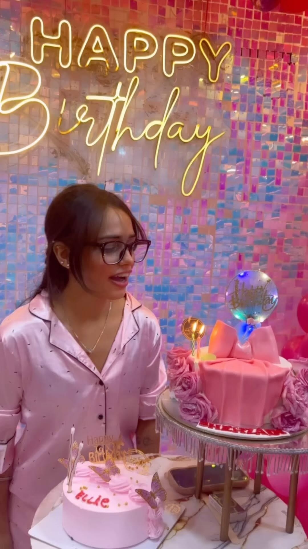 Post 10 by Seema Kohli on Instagram (video)