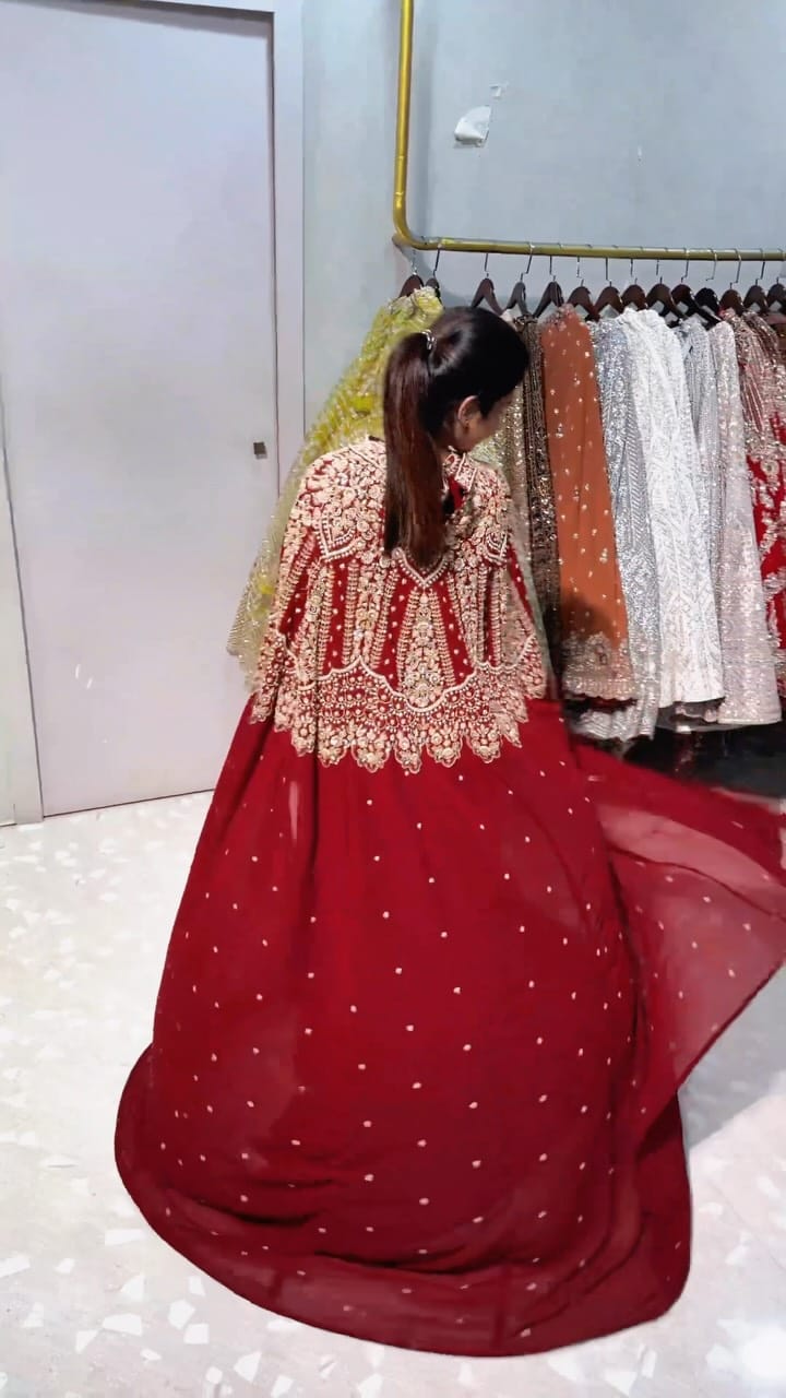 Post 8 by AROOZA BRIDAL RENTAL on Instagram (video)
