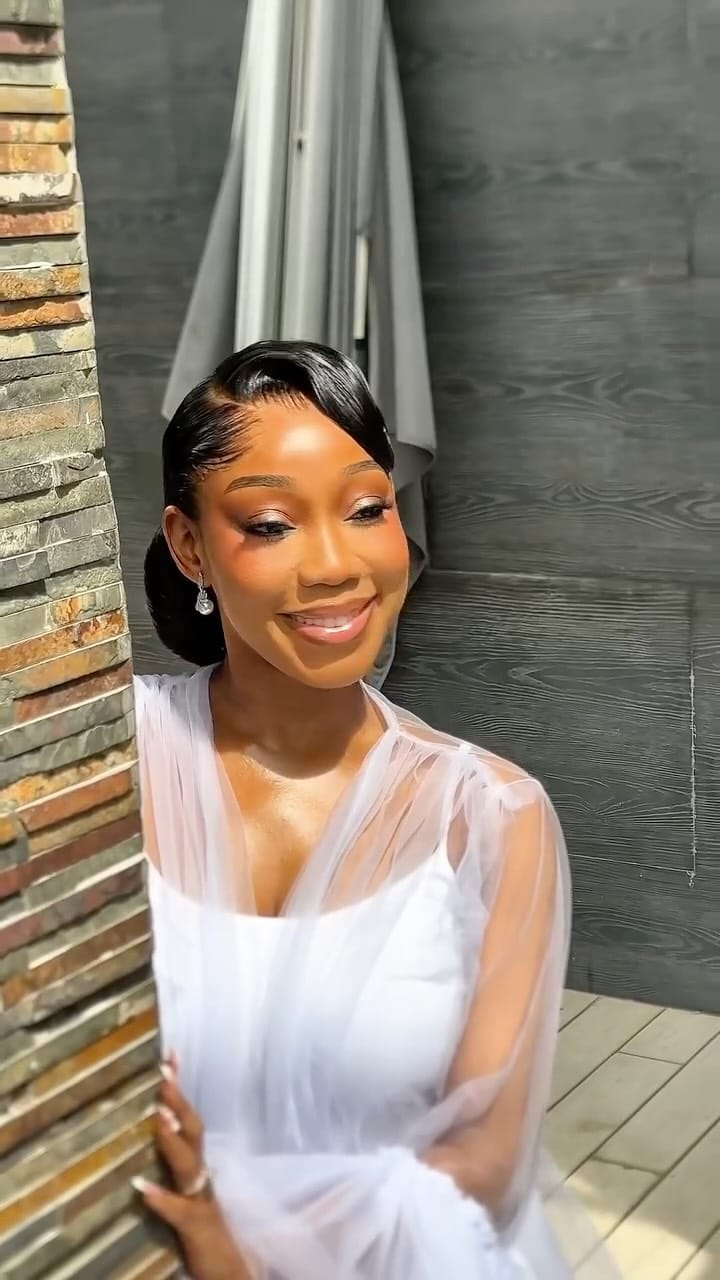 Post 6 by LEKKI MAKEUP ARTIST on Instagram (video)