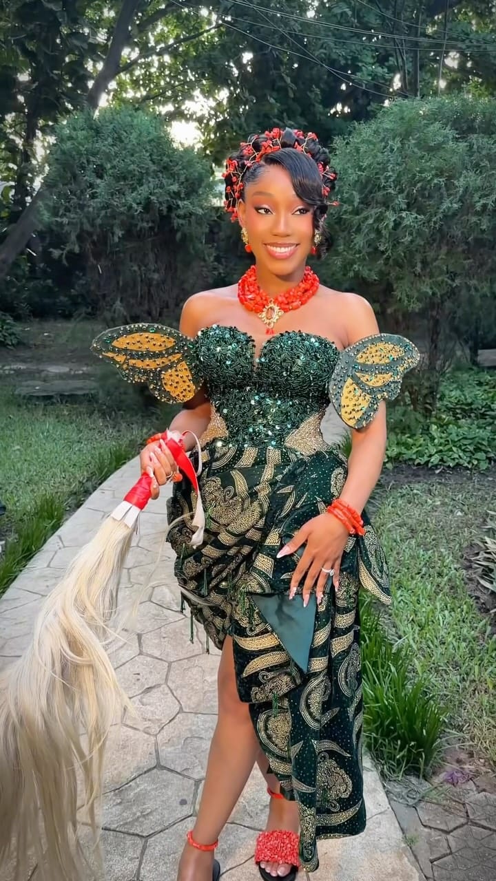 Post 7 by LEKKI MAKEUP ARTIST on Instagram (video)