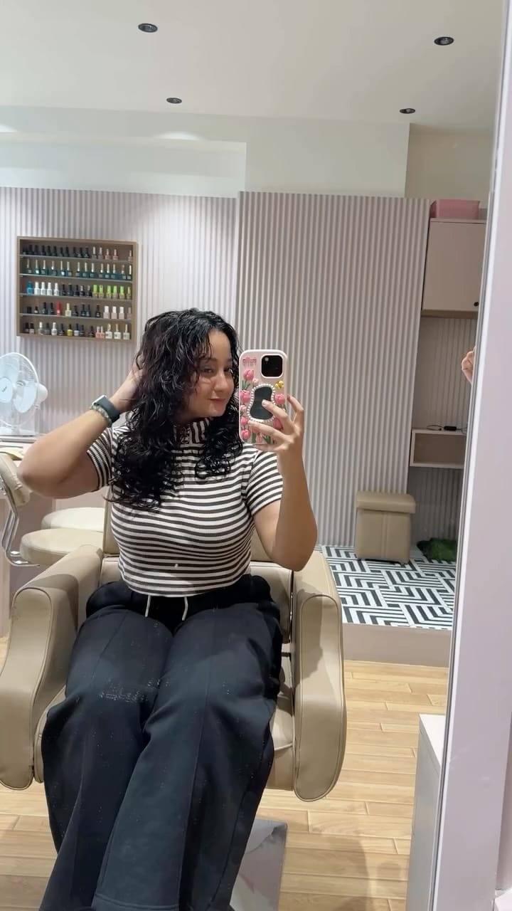 Post 9 by Medhaavvi Pandya | Skin Nutritionist & Aesthetician on Instagram (video)