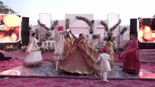Post 6 by Karman Kaur on Instagram (video)