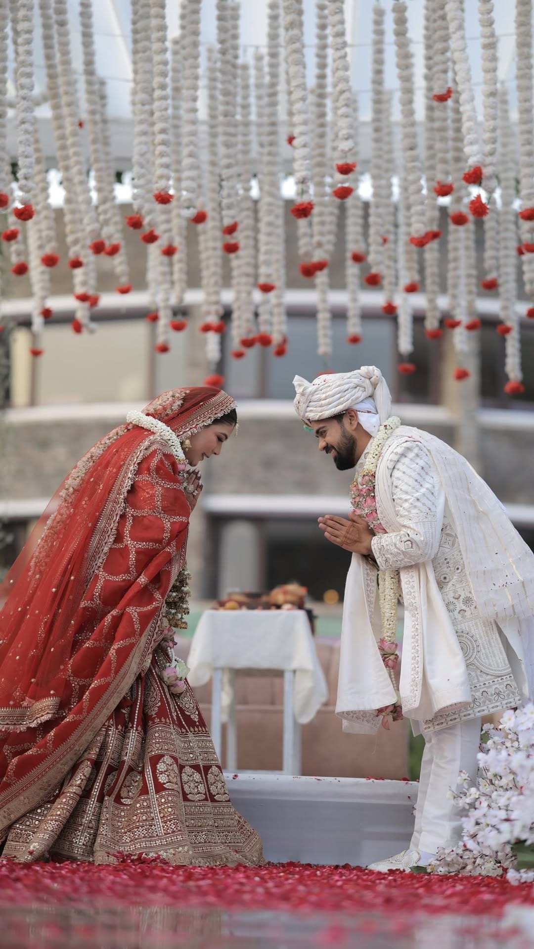 Post 10 by By : Sakshi Thadani on Instagram (video)
