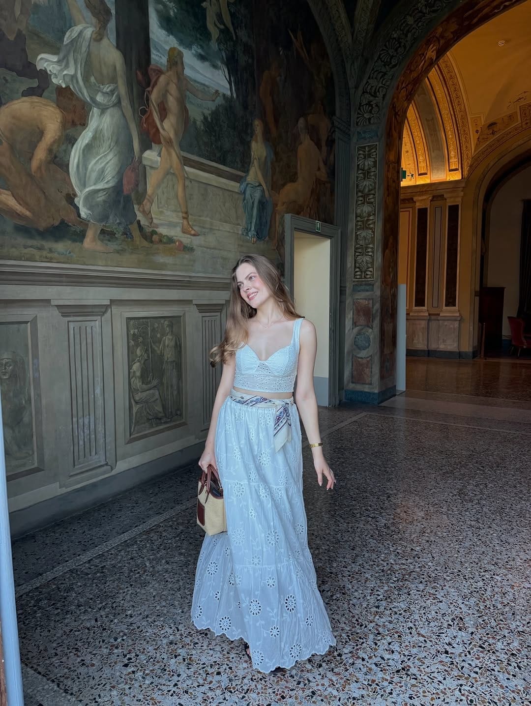 Post 5 by Sofia sin acento on Instagram (carousel)