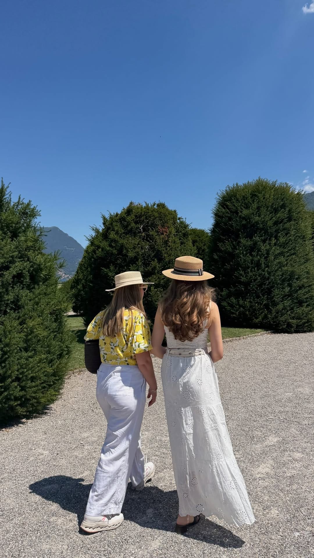 Post 4 by Sofia sin acento on Instagram (video)