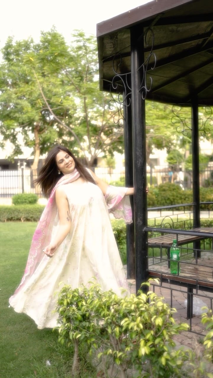 Post 1 by Amna Niazi on Instagram (video)