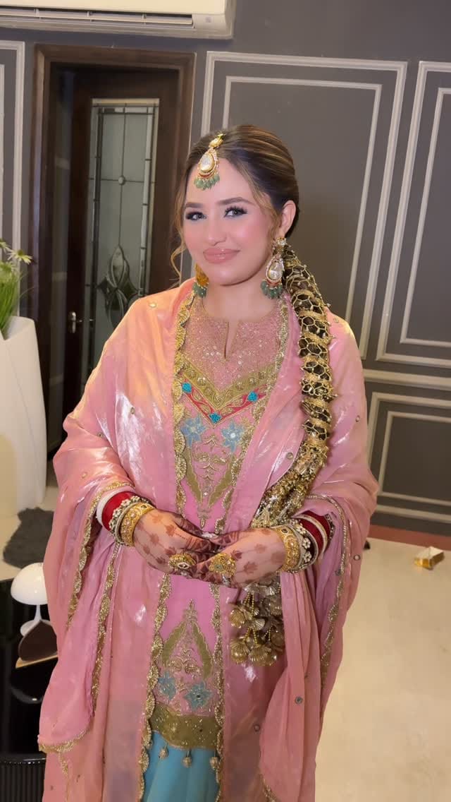 Post 8 by Nehal Jain🧿 Makeupartist 💄 on Instagram (video)
