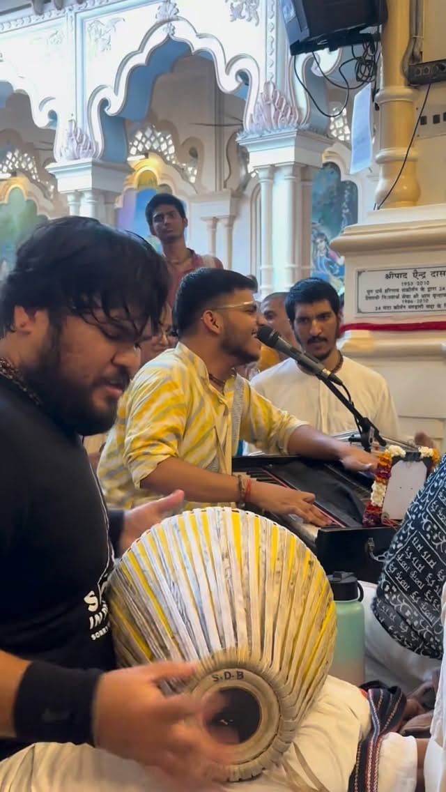 Post 3 by Kartik Tyagi 🐝 on Instagram (video)