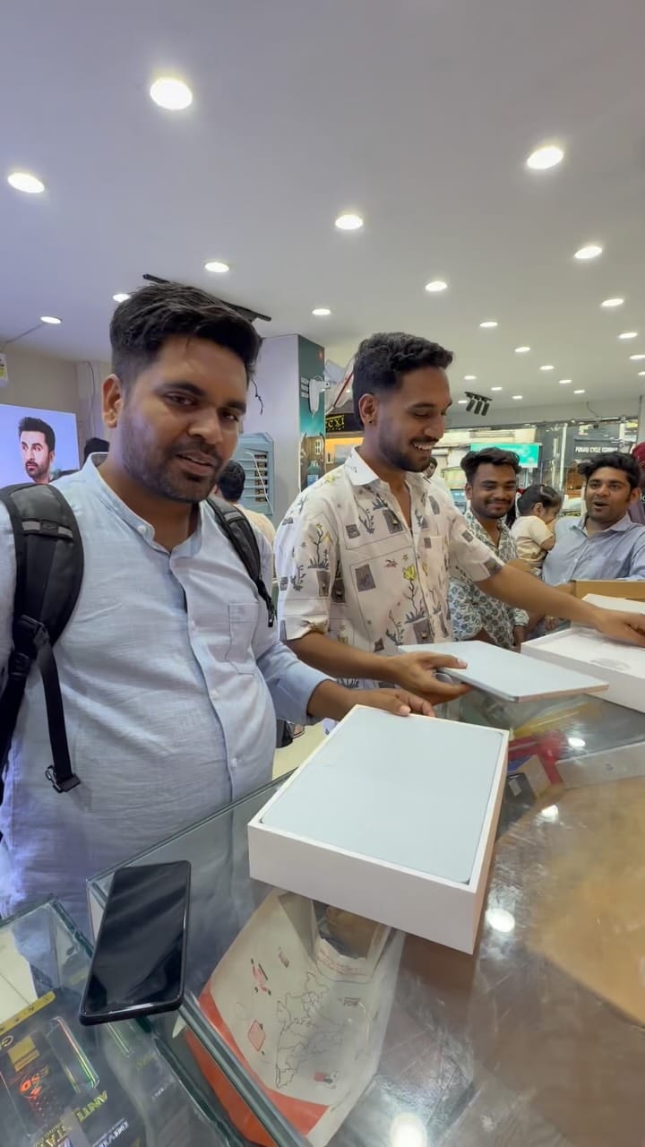 Post 7 by VEEXI MOBILE (UDAIPUR)         {PRIYANSHU LALWANI} on Instagram (video)