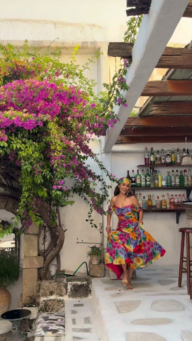 Post 8 by Furuzan Larni on Instagram (video)