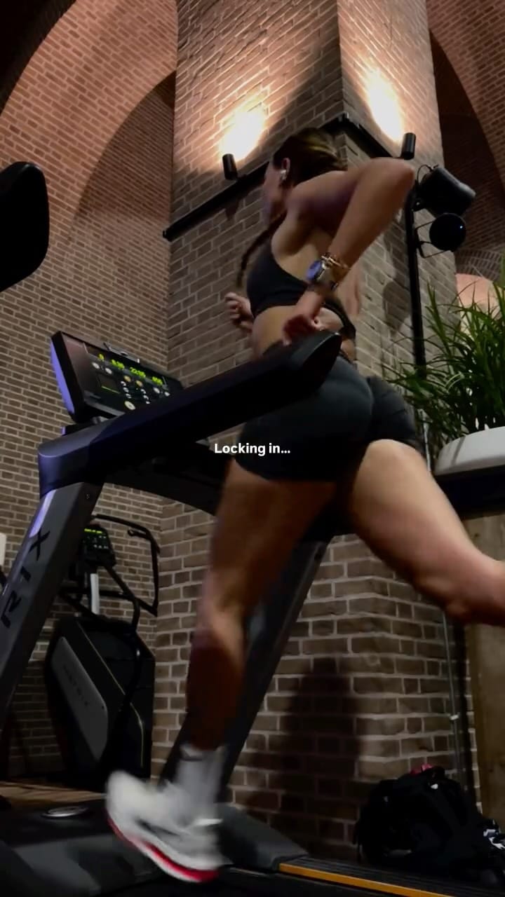 Post 10 by Jil ↯ on Instagram (video)