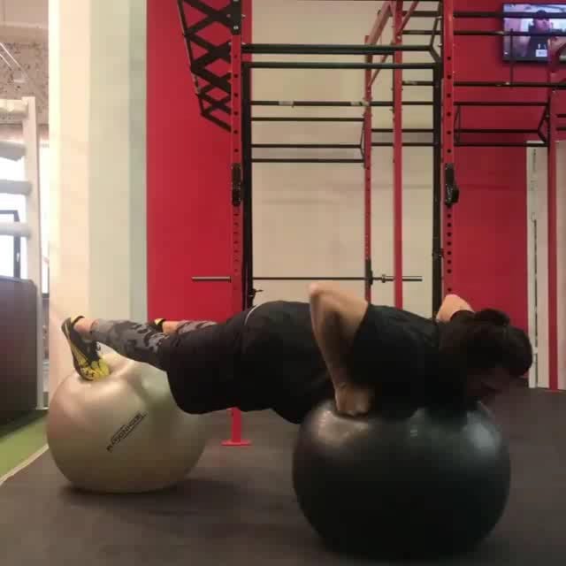 Post 8 by |The Golden Recipe| on Instagram (video)