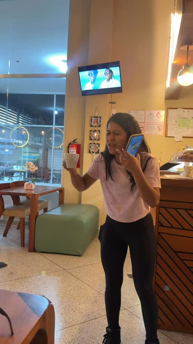 Post 1 by Lic. Chef Iris Vivas | Cafetería ☕️Pastelería 🍰Desayunos 🧇 on Instagram (video)