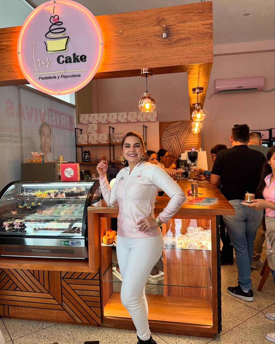 Post 10 by Lic. Chef Iris Vivas | Cafetería ☕️Pastelería 🍰Desayunos 🧇 on Instagram (carousel)