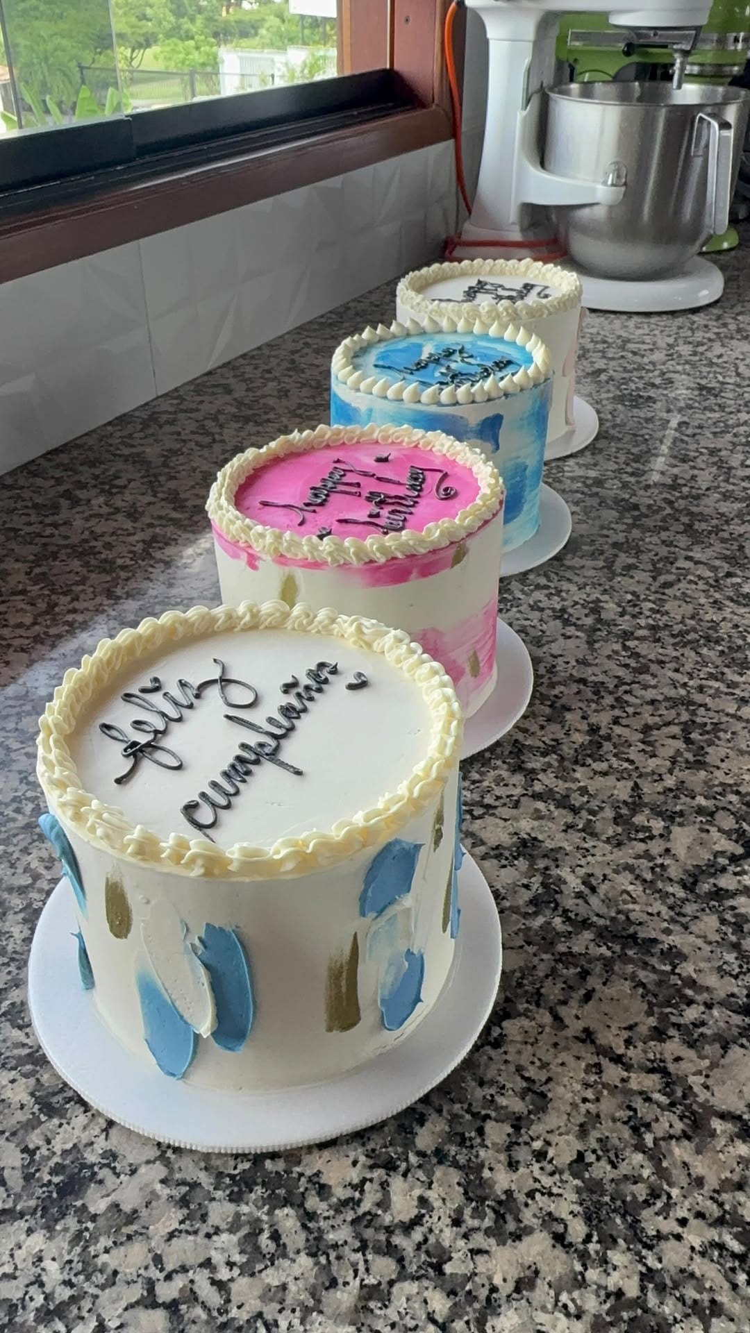 Post 6 by Lic. Chef Iris Vivas | Cafetería ☕️Pastelería 🍰Desayunos 🧇 on Instagram (video)