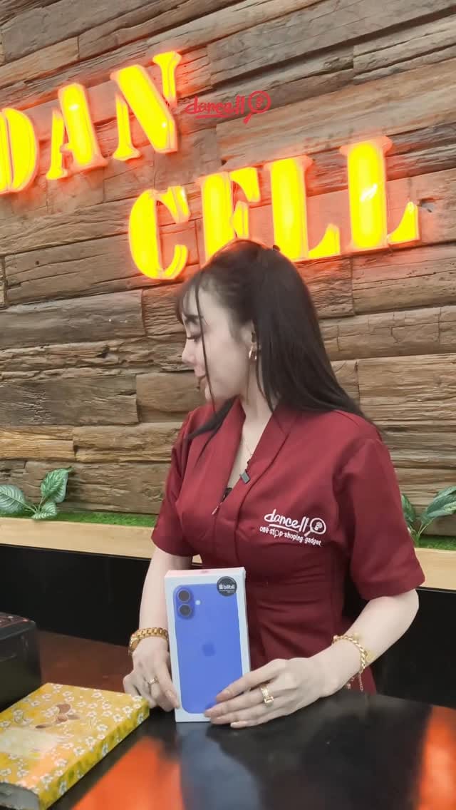 Post 8 by DEK KIK 🐣 on Instagram (video)