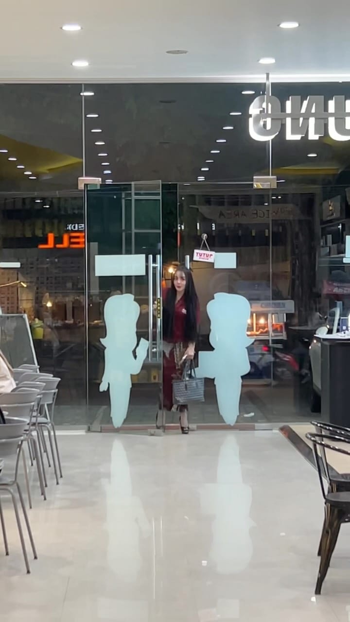 Post 2 by DEK KIK 🐣 on Instagram (video)