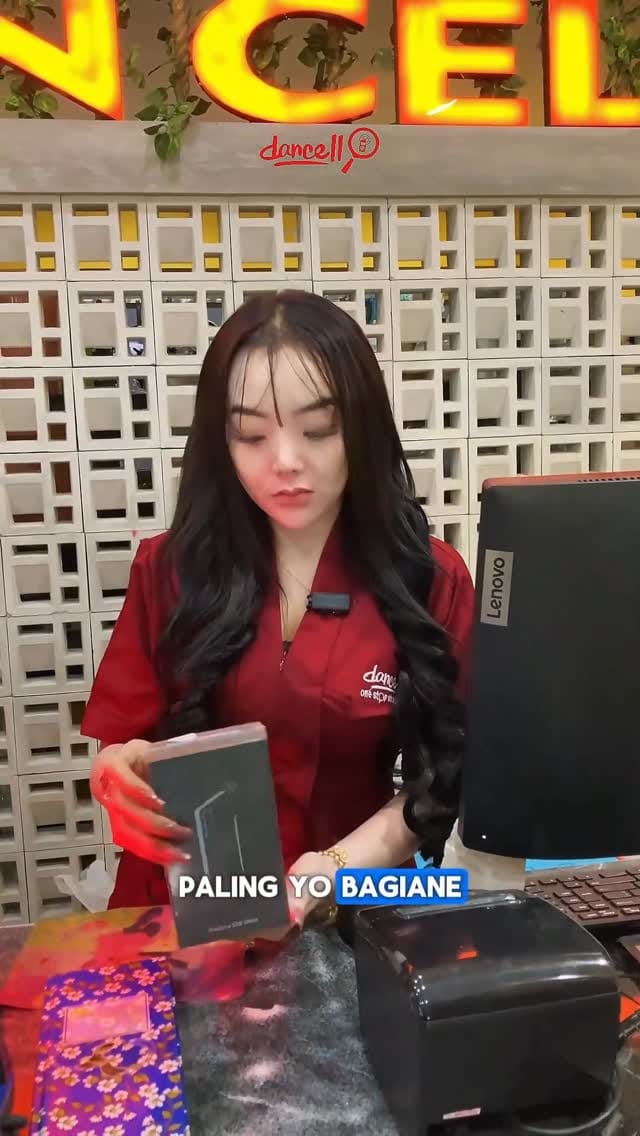 Post 7 by DEK KIK 🐣 on Instagram (video)