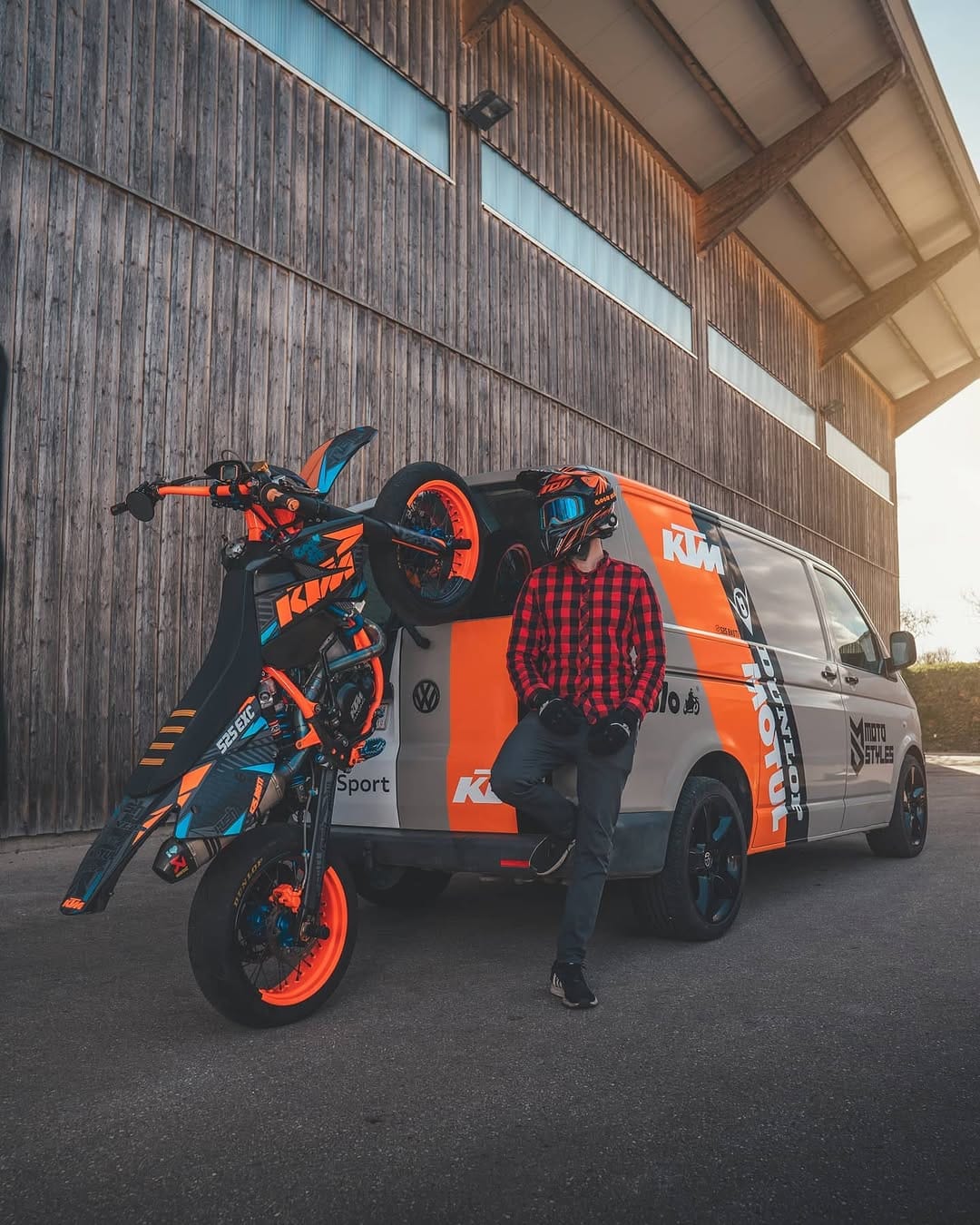 Post 10 by Basti - Supermoto on Instagram (carousel)