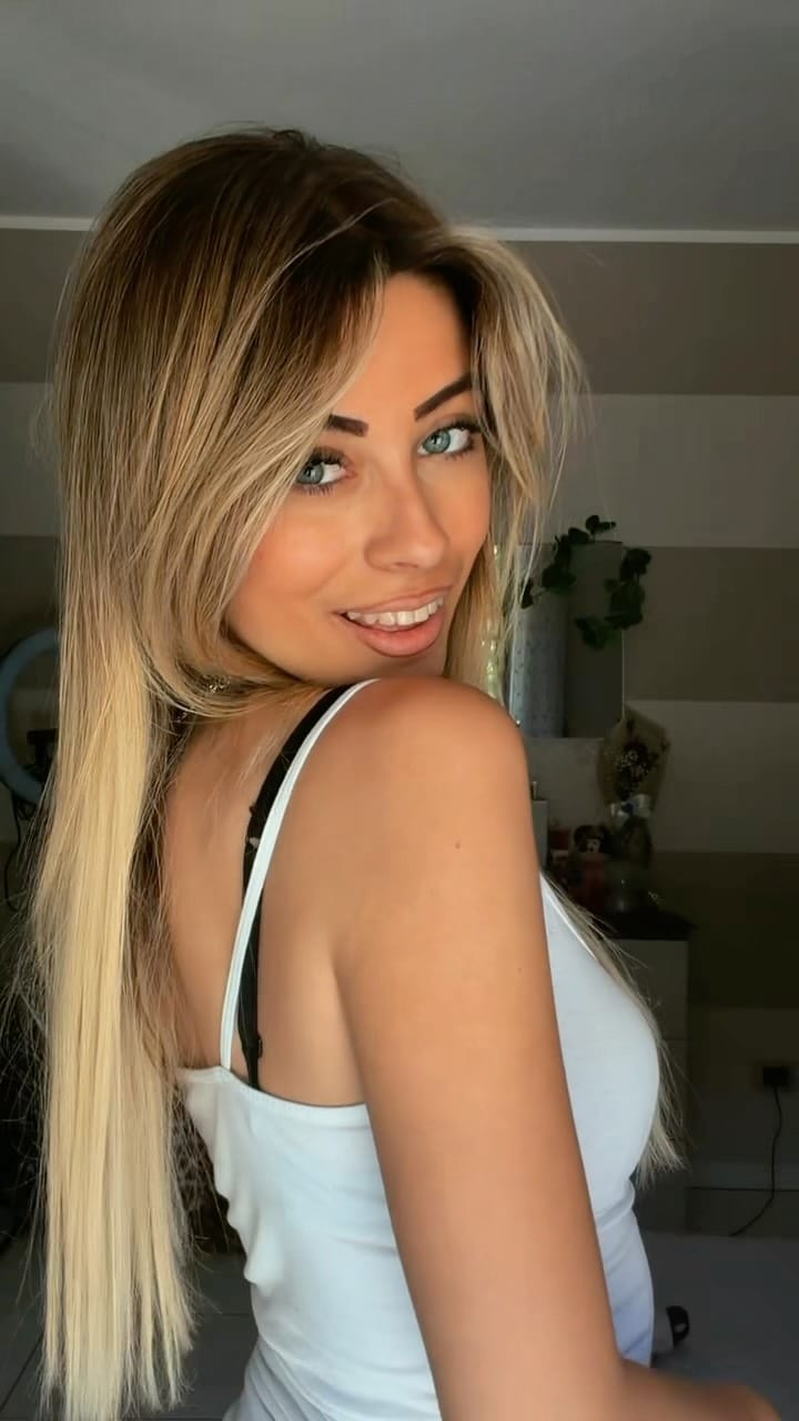 Post 6 by 𝐸.𝐵👸🏼 on Instagram (video)