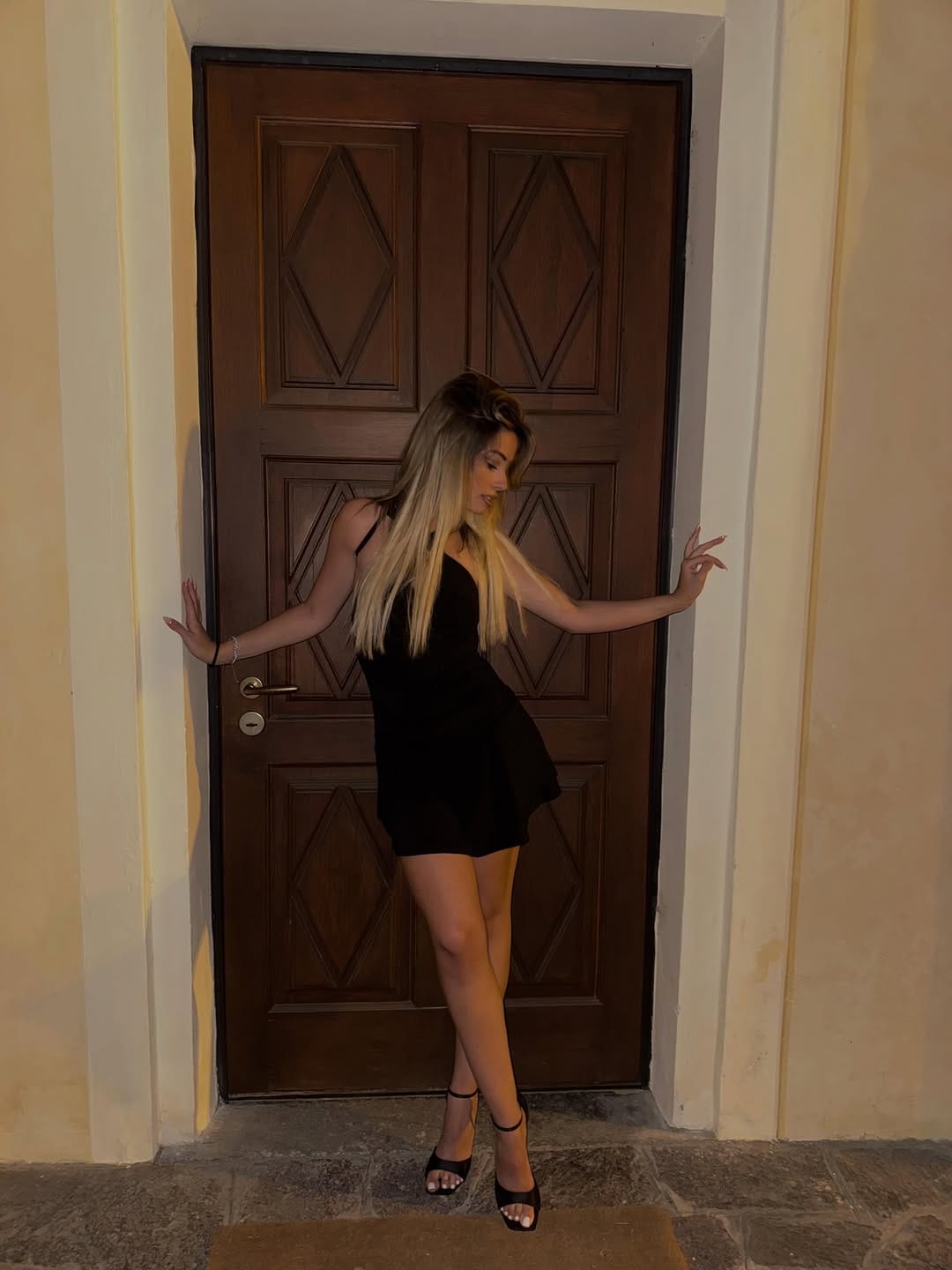 Post 8 by 𝐸.𝐵👸🏼 on Instagram (carousel)