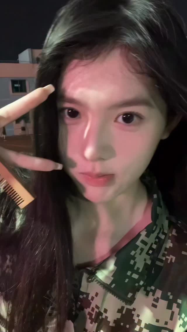Post 4 by Kang Yoona (的姜允儿) on Instagram (video)