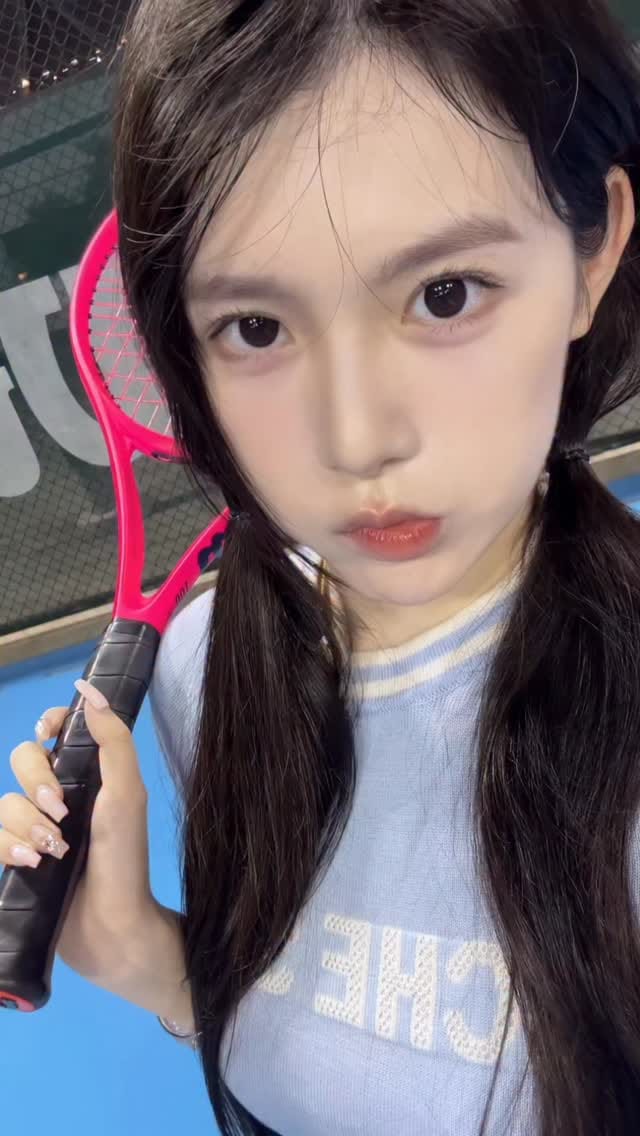 Post 7 by Kang Yoona (的姜允儿) on Instagram (video)