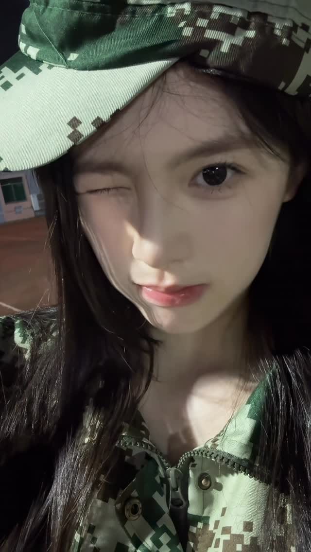 Post 6 by Kang Yoona (的姜允儿) on Instagram (video)
