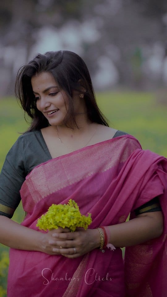 Post 3 by Neha Hazra on Instagram (video)