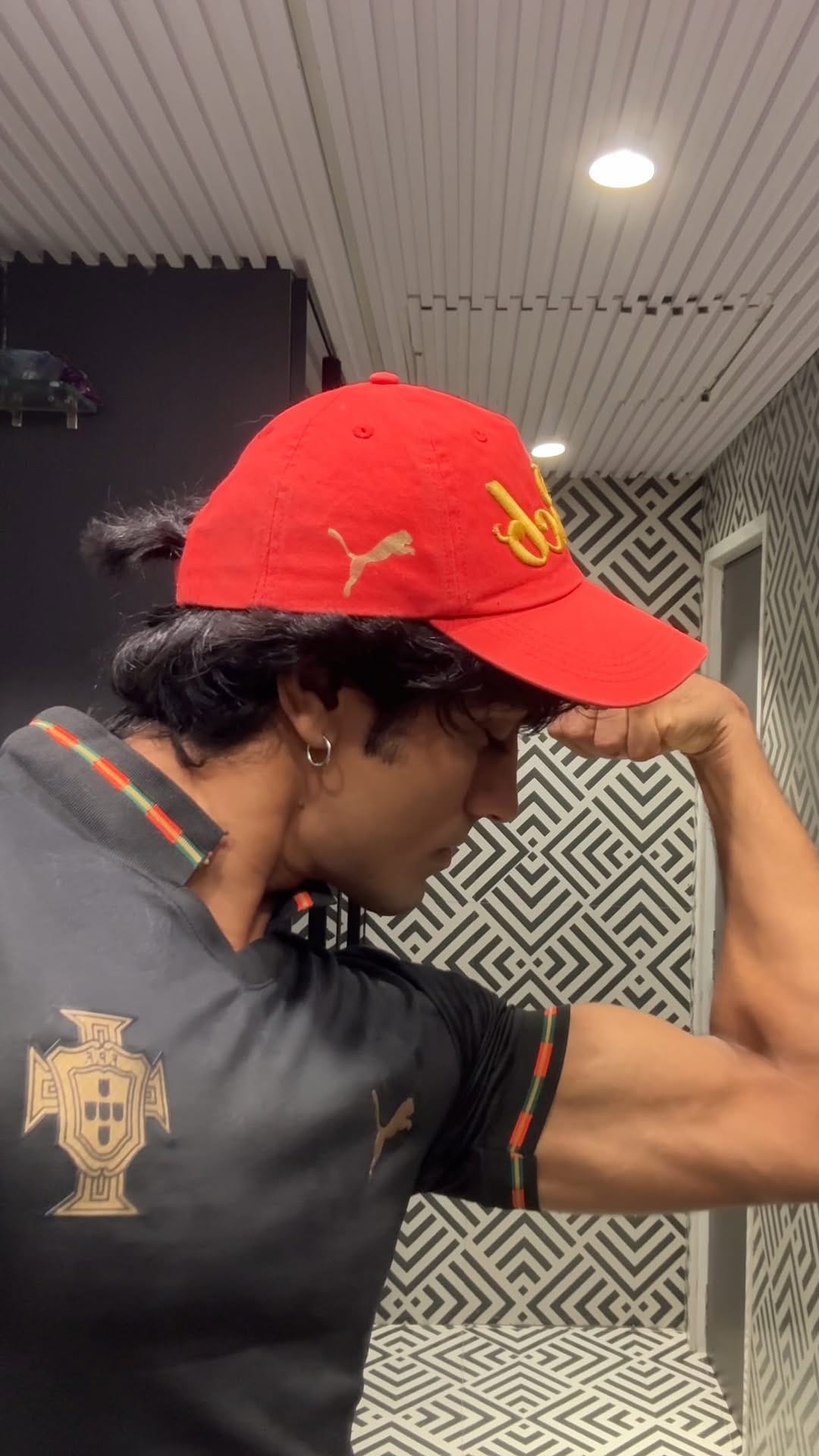 Post 3 by Deyan Shah on Instagram (video)