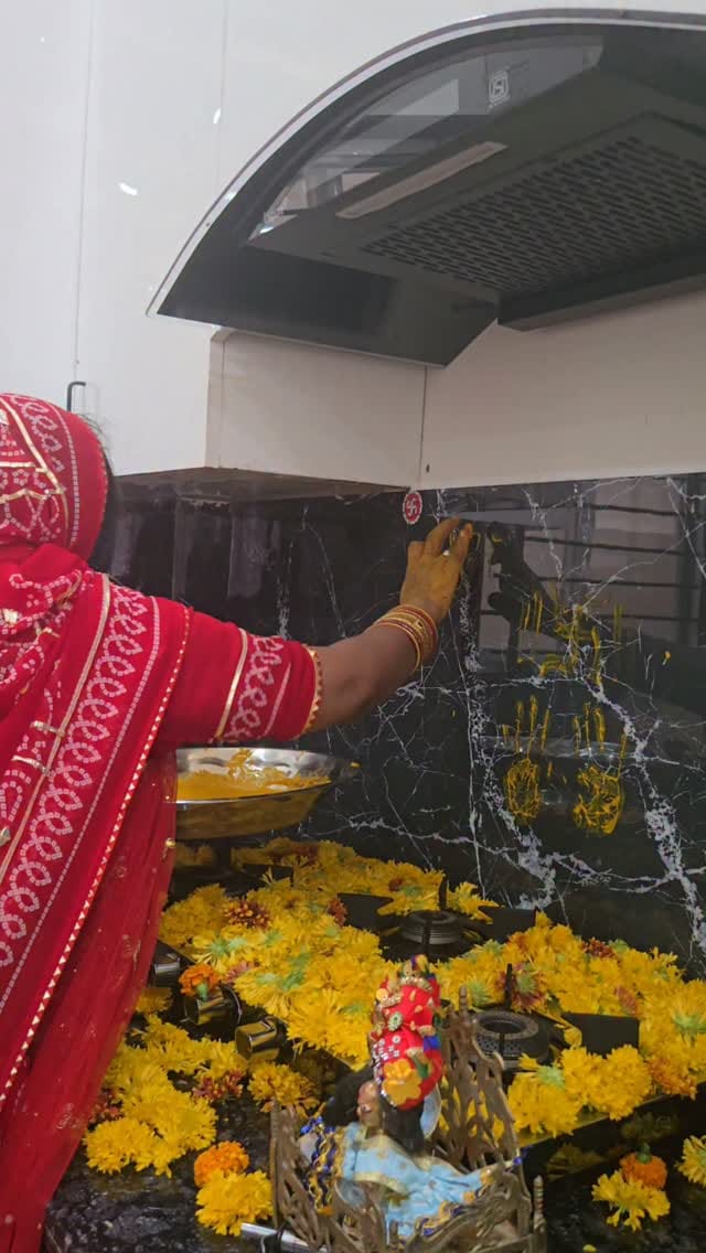 Post 2 by Divya Prajapati on Instagram (video)
