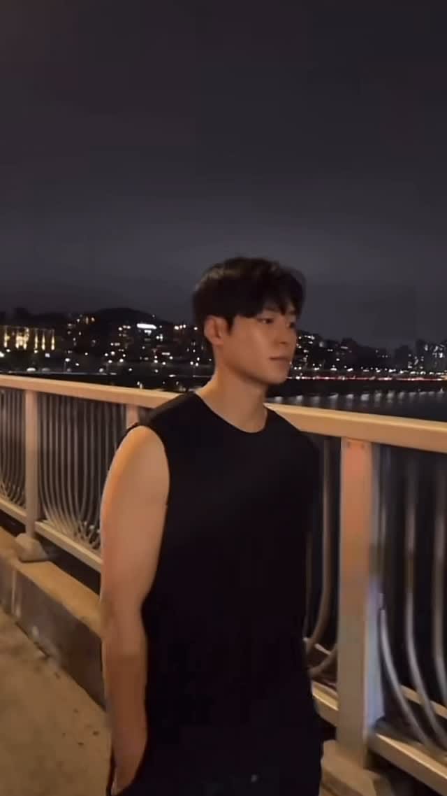 Post 3 by Ulzzang Boys🤍☁️ on Instagram (video)