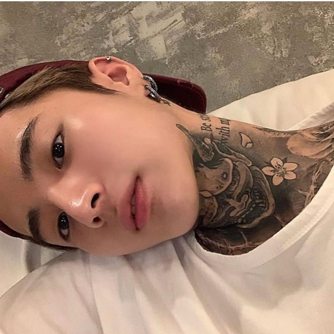 Post 9 by Ulzzang Boys🤍☁️ on Instagram (carousel)